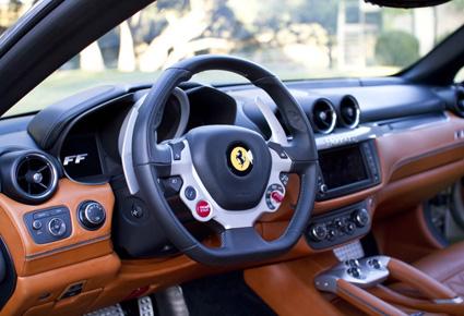 أول سيارة فيراري F12 بيرلينيتا تباع في أميركا مقابل 1.125 مليون دولار